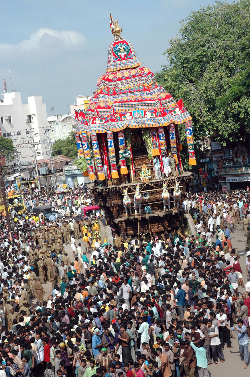 gaint chariot meenashi procession jpg